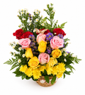 Canasta de rosas y flores silvestres