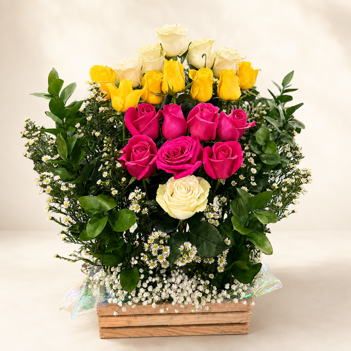 🌹 Arreglo Floral Multicolor en Base de Madera