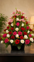 Arreglos floral de rosas y lirios piramidal